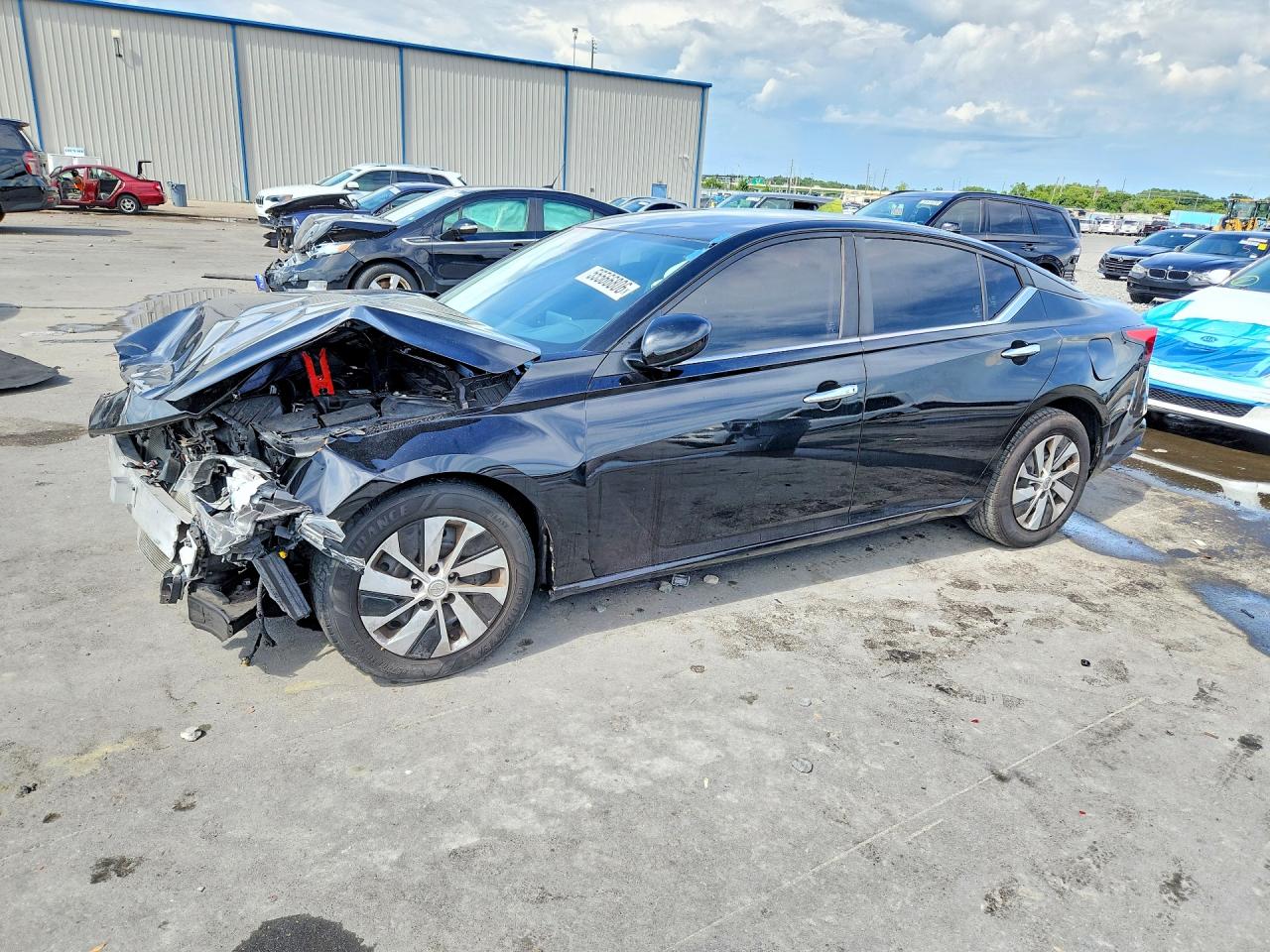 Salvage Nissan Altima Image