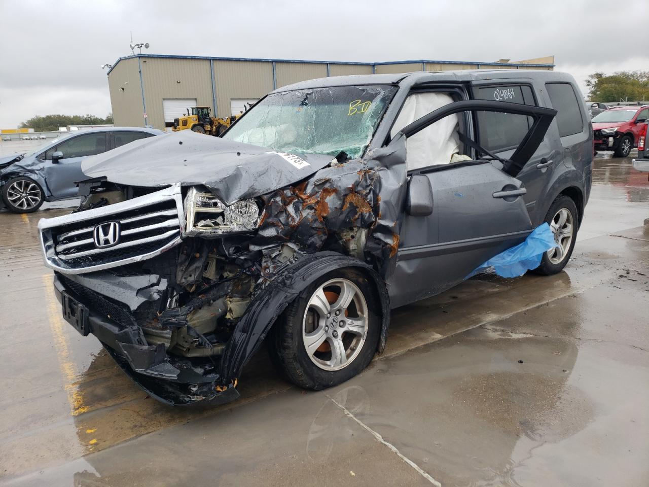 Salvage Honda Pilot Image