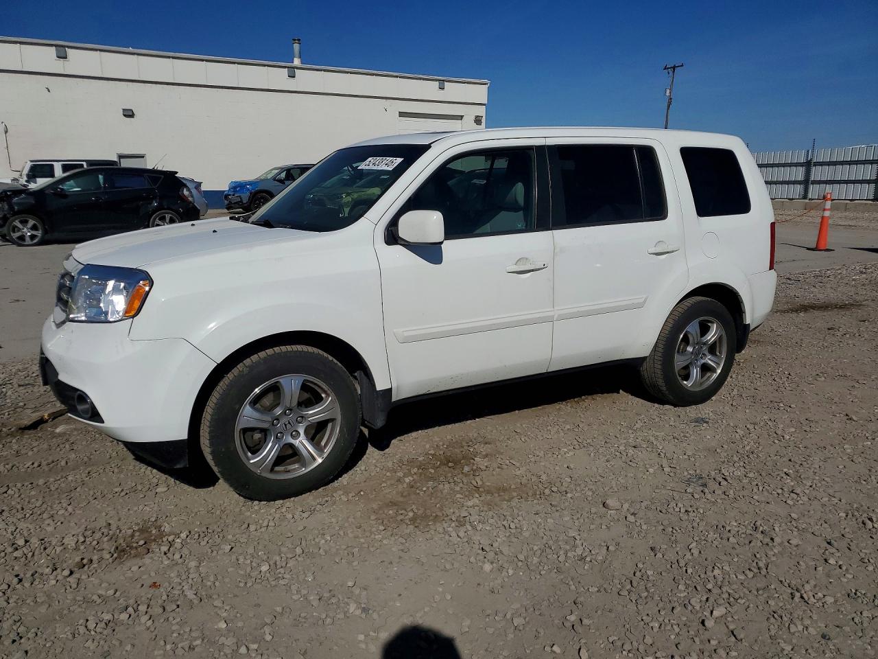 Salvage Honda Pilot Image