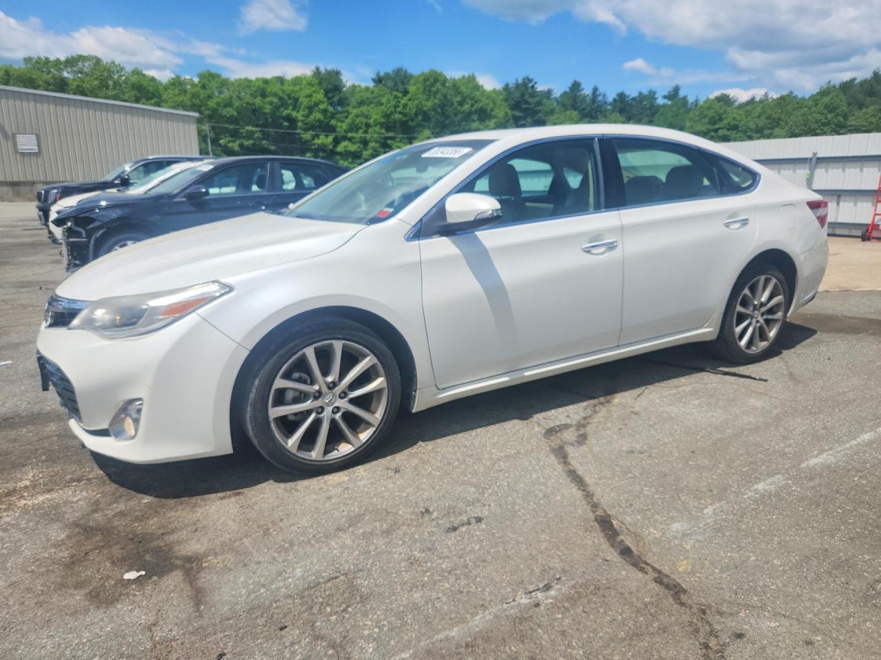 Salvage Toyota Avalon Image
