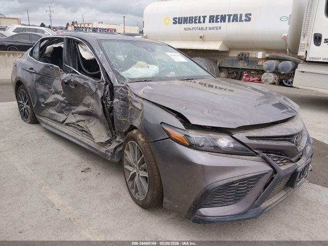 Salvage Toyota Camry Image