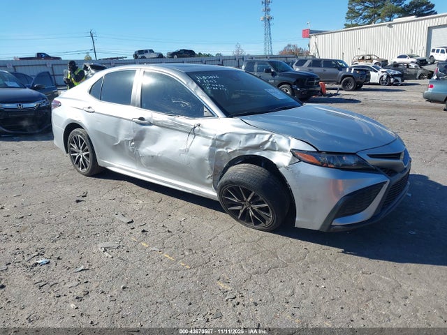 Salvage Toyota Camry Image