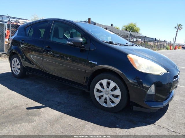 Salvage Toyota Prius c Image