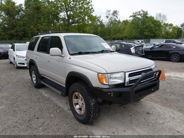 Salvage Toyota 4Runner Image