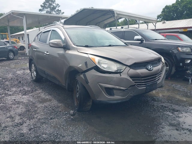 Salvage Hyundai TUCSON Image
