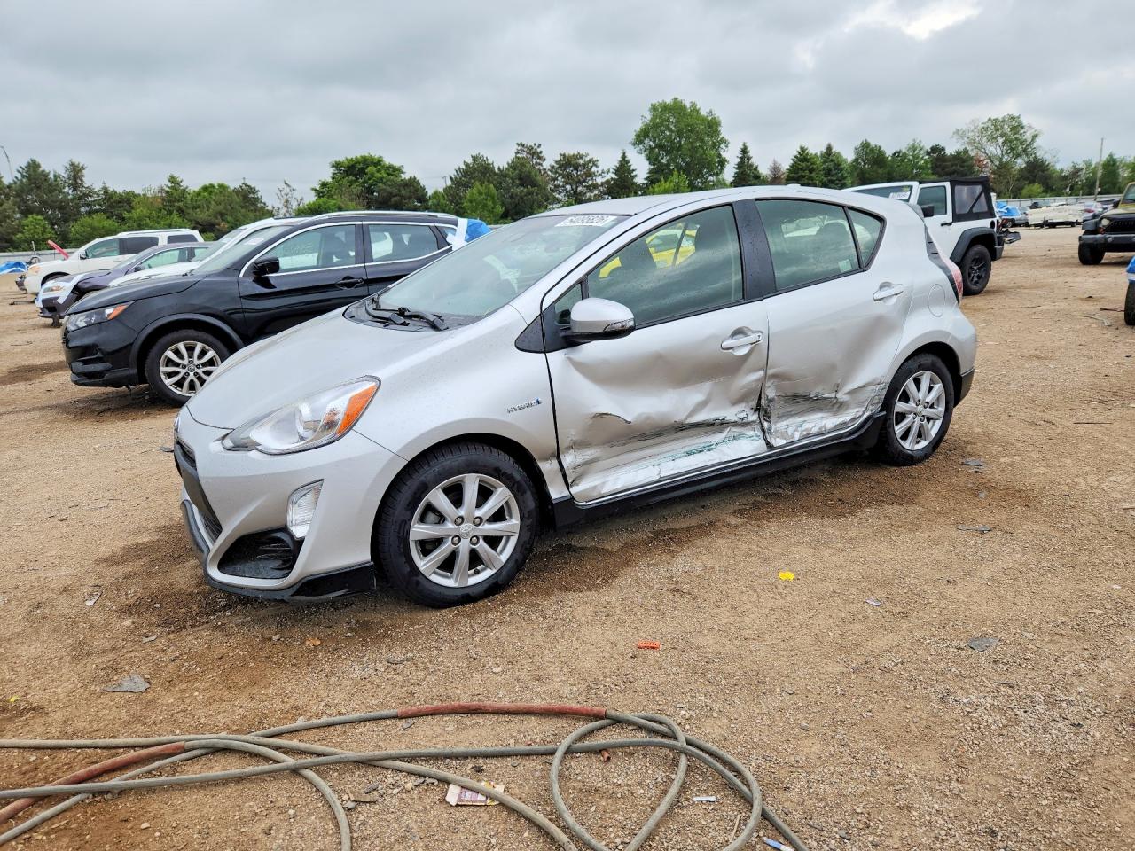 Salvage Toyota Prius Image
