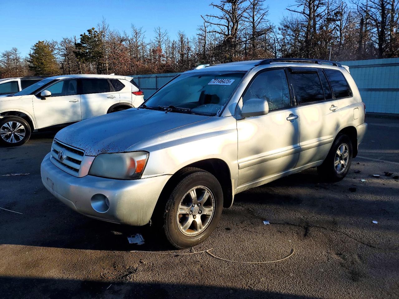 Salvage Toyota Highlander Image