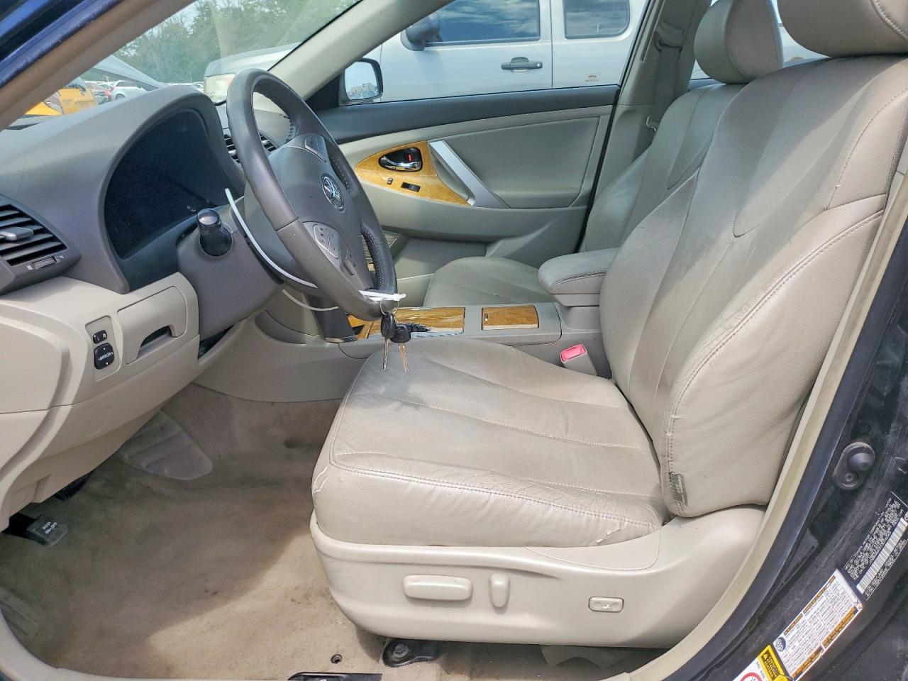 Toyota Camry Xle V6