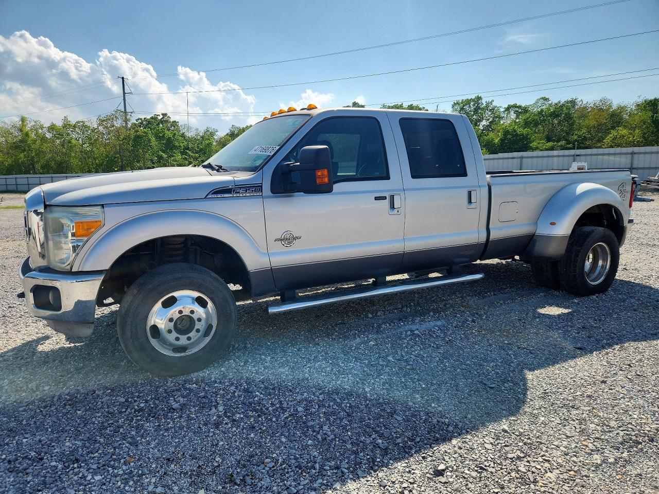 Salvage Ford F-350 Image