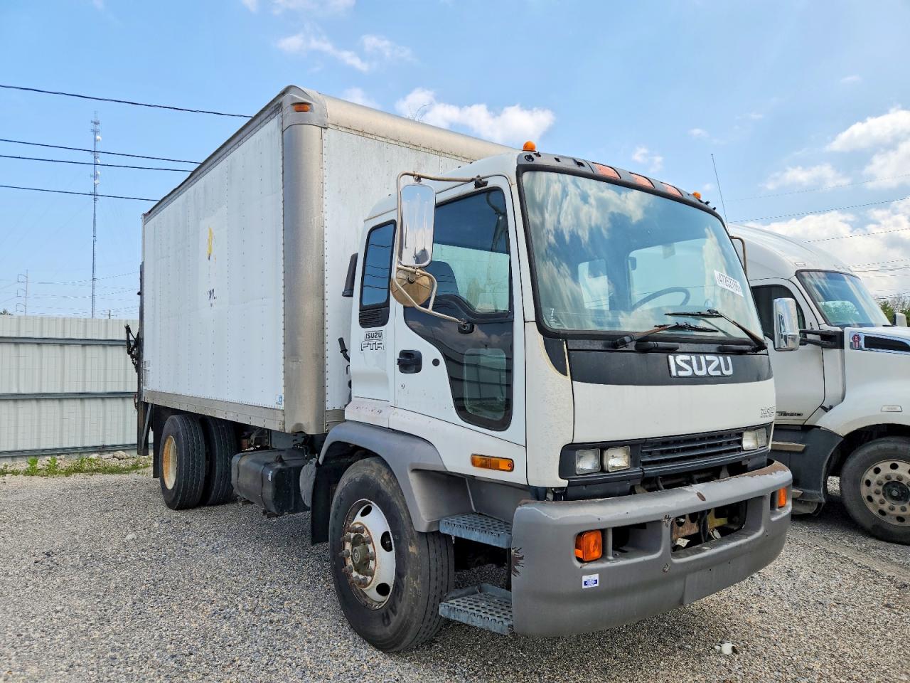 Salvage Isuzu Heavy Image