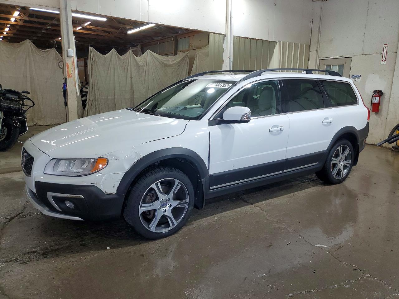 Salvage Volvo XC70 Image