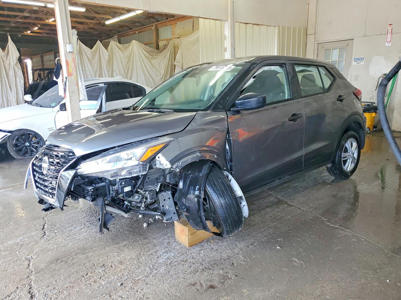 Salvage Nissan Kicks Image