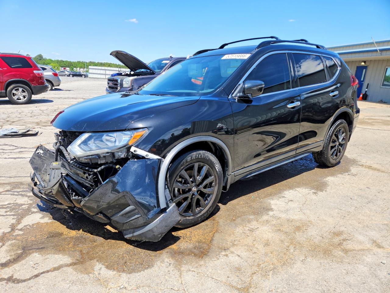 Salvage Nissan Rogue Image