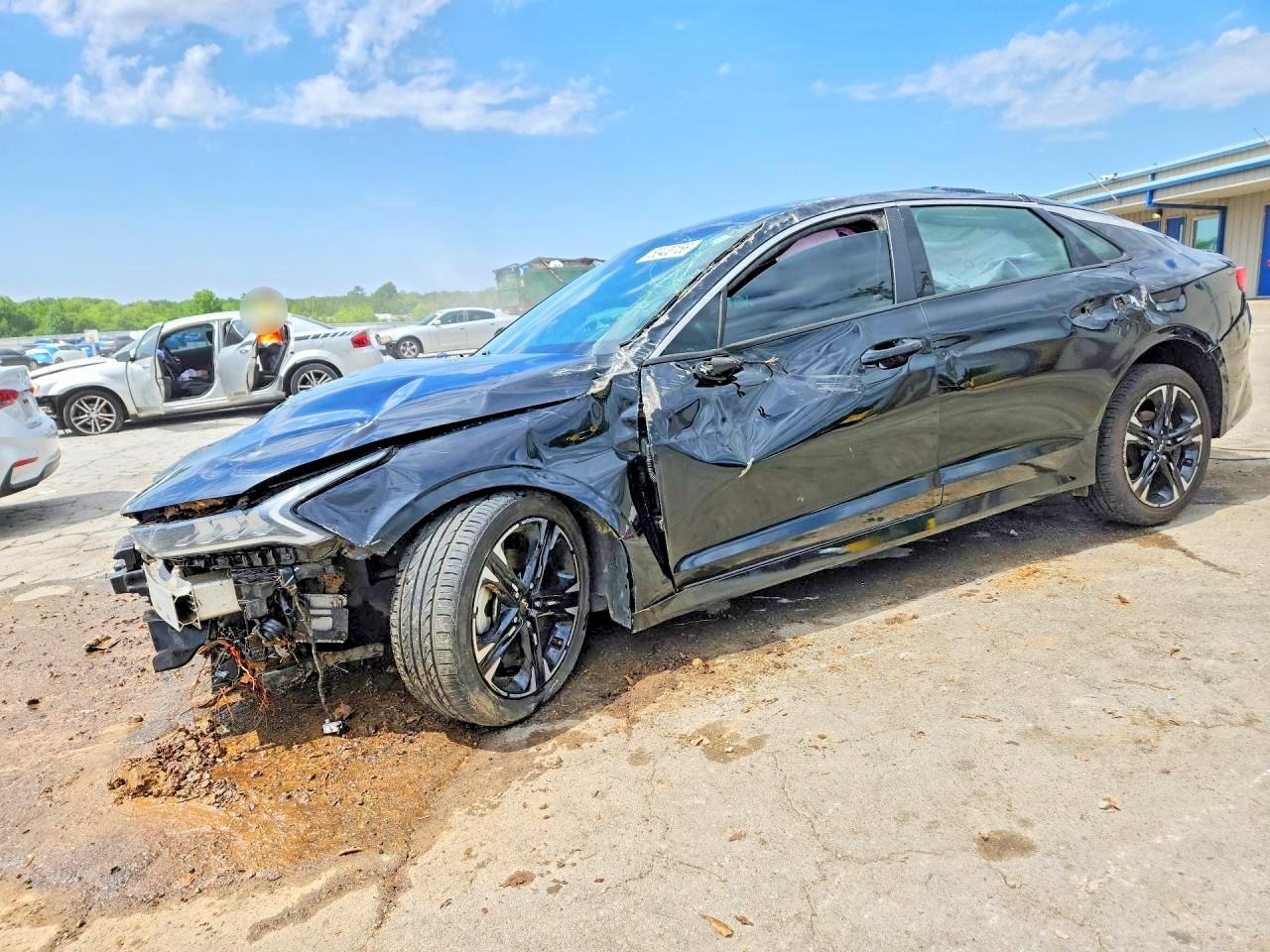 Salvage Kia K5 Image