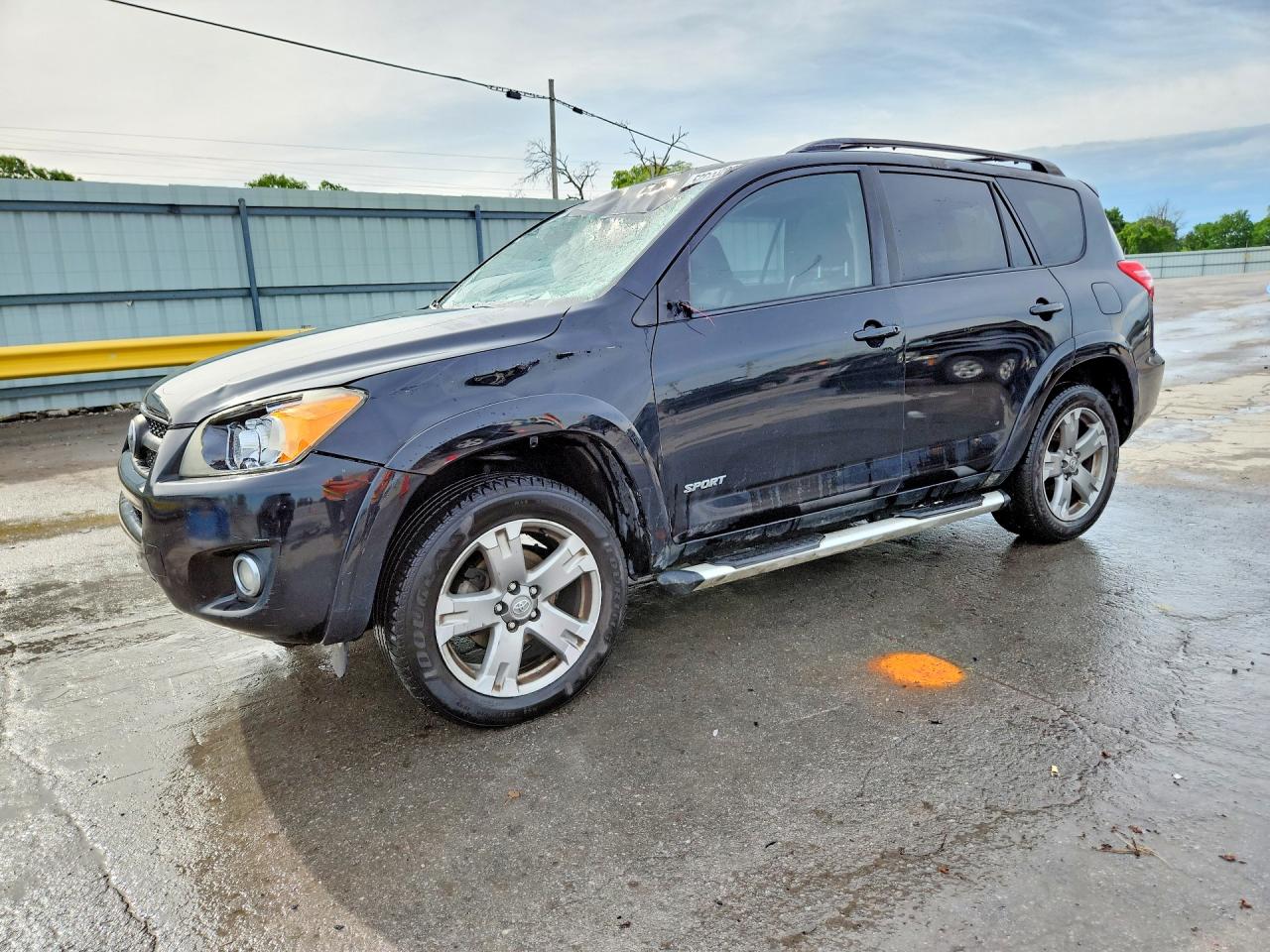 Salvage Toyota RAV4 Image