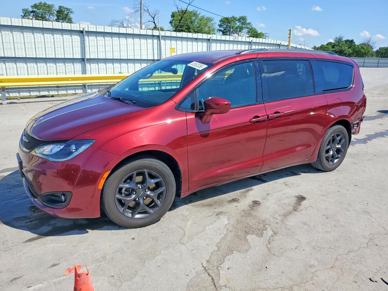 Salvage Chrysler Pacifica Image