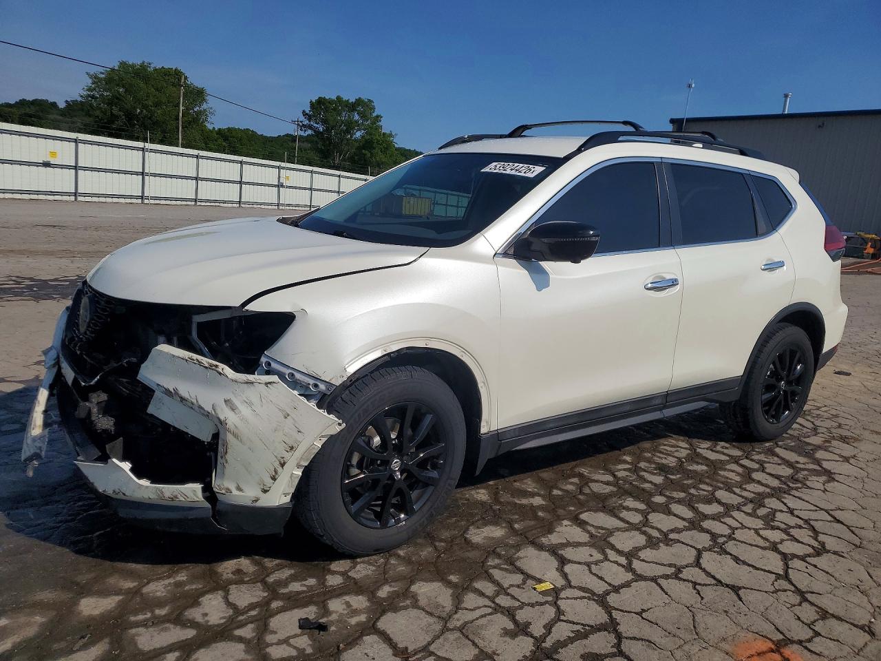 Salvage Nissan Rogue Image
