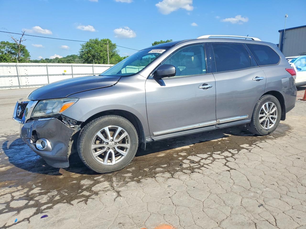 Salvage Nissan Pathfinder Image