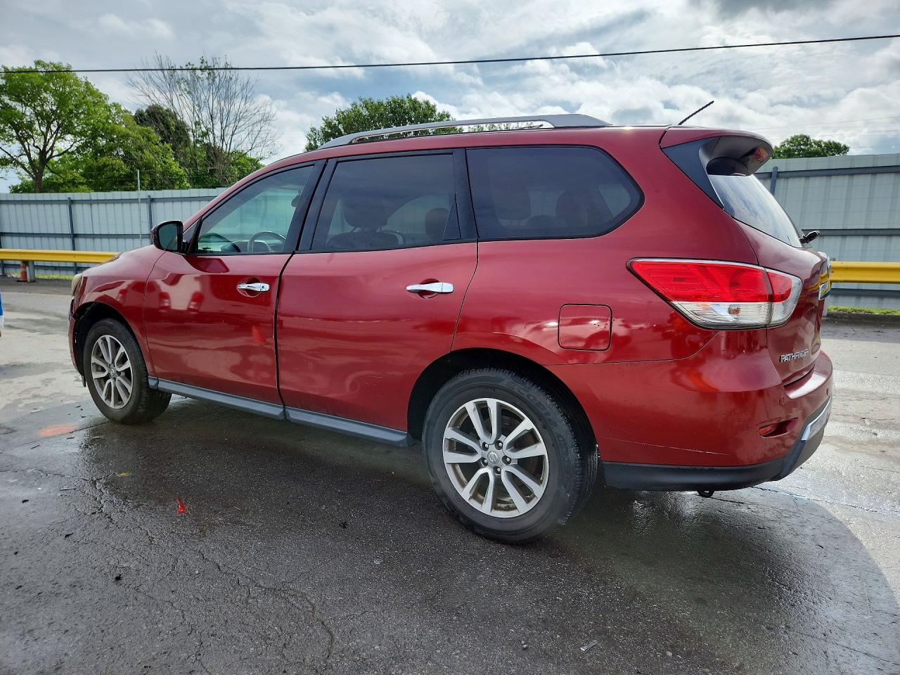 Nissan Pathfinder S