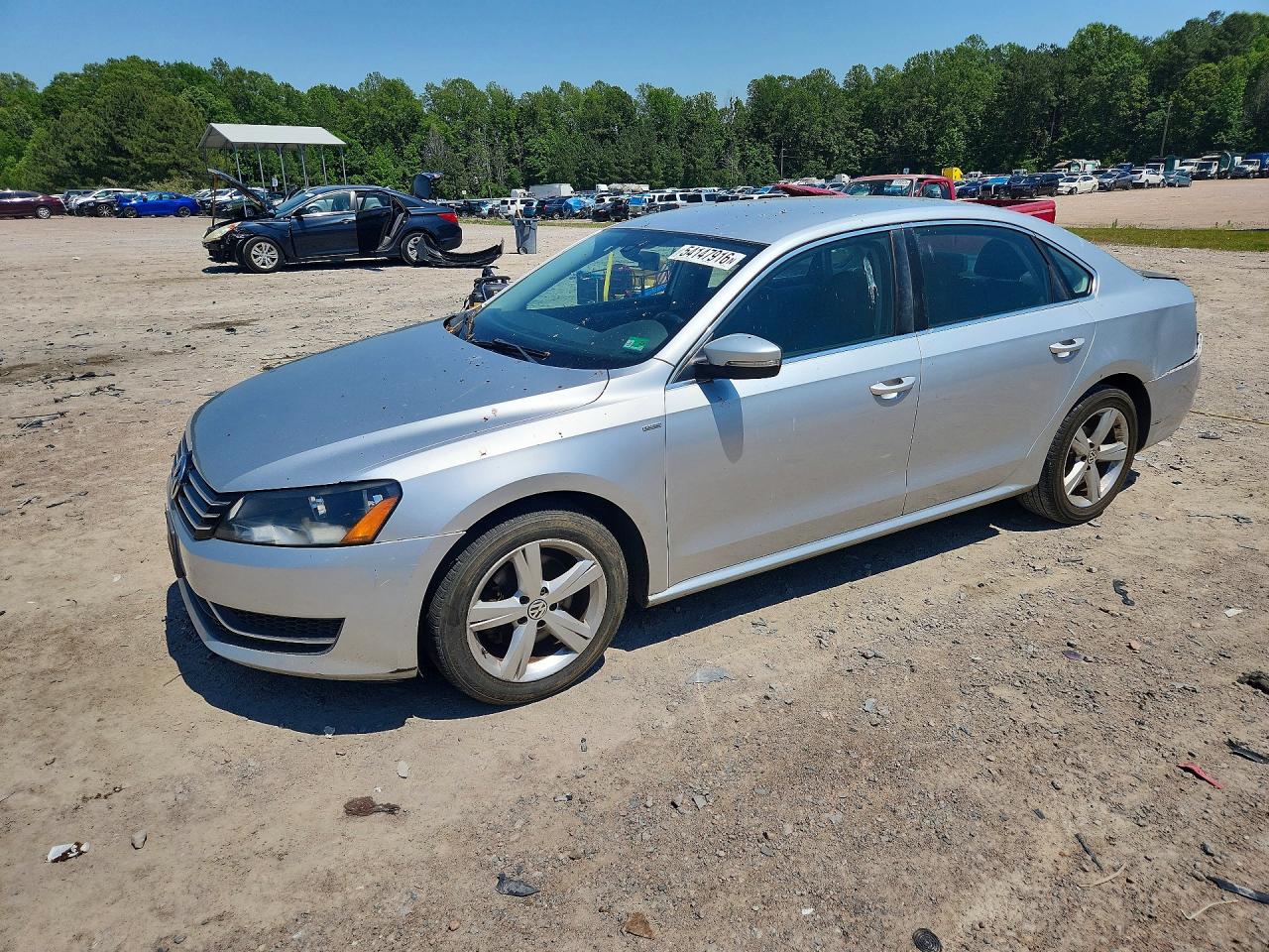Salvage Volkswagen Passat Image