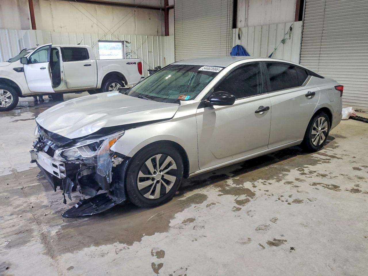 Salvage Nissan Altima Image