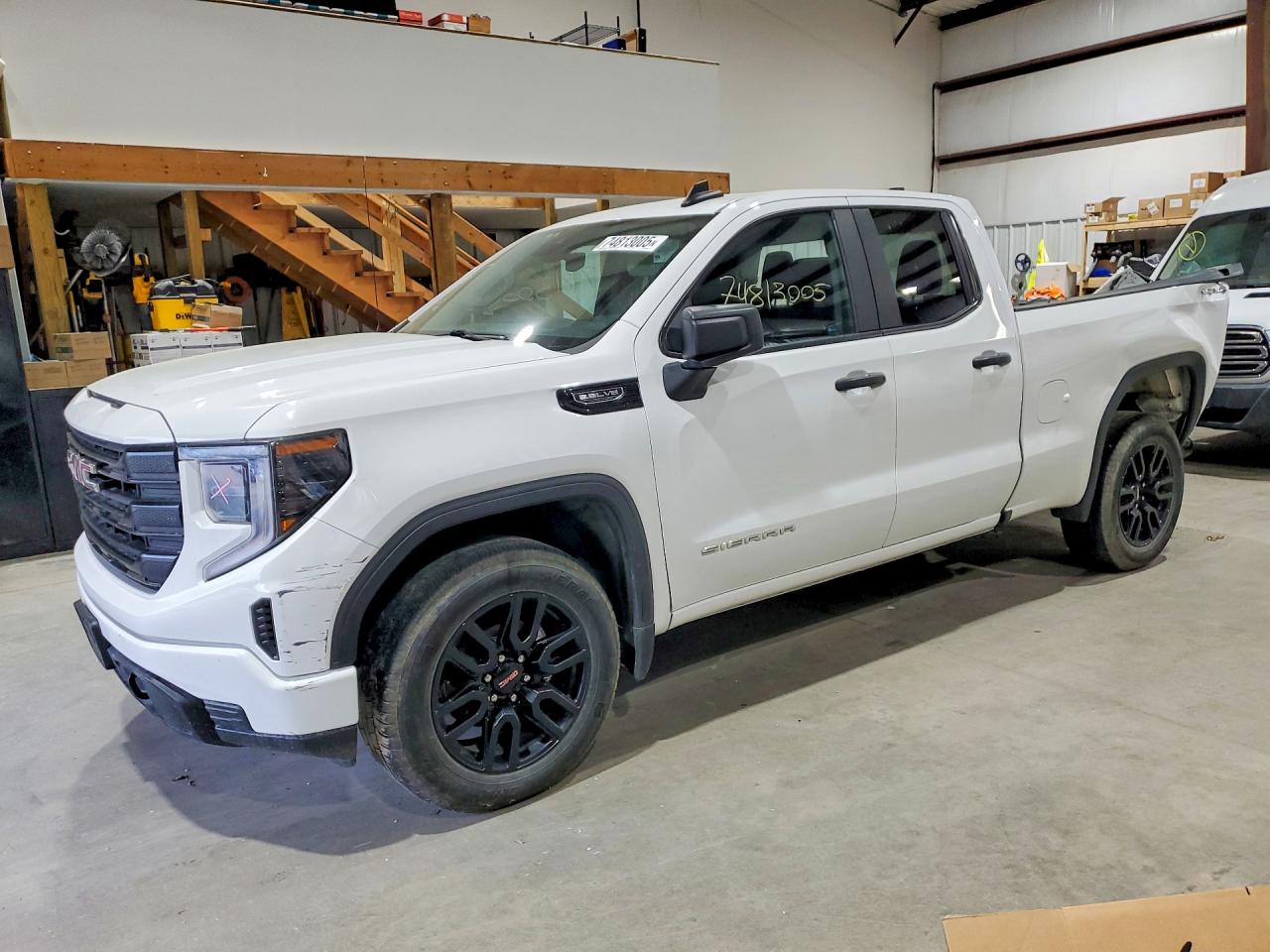 Salvage GMC Sierra Image