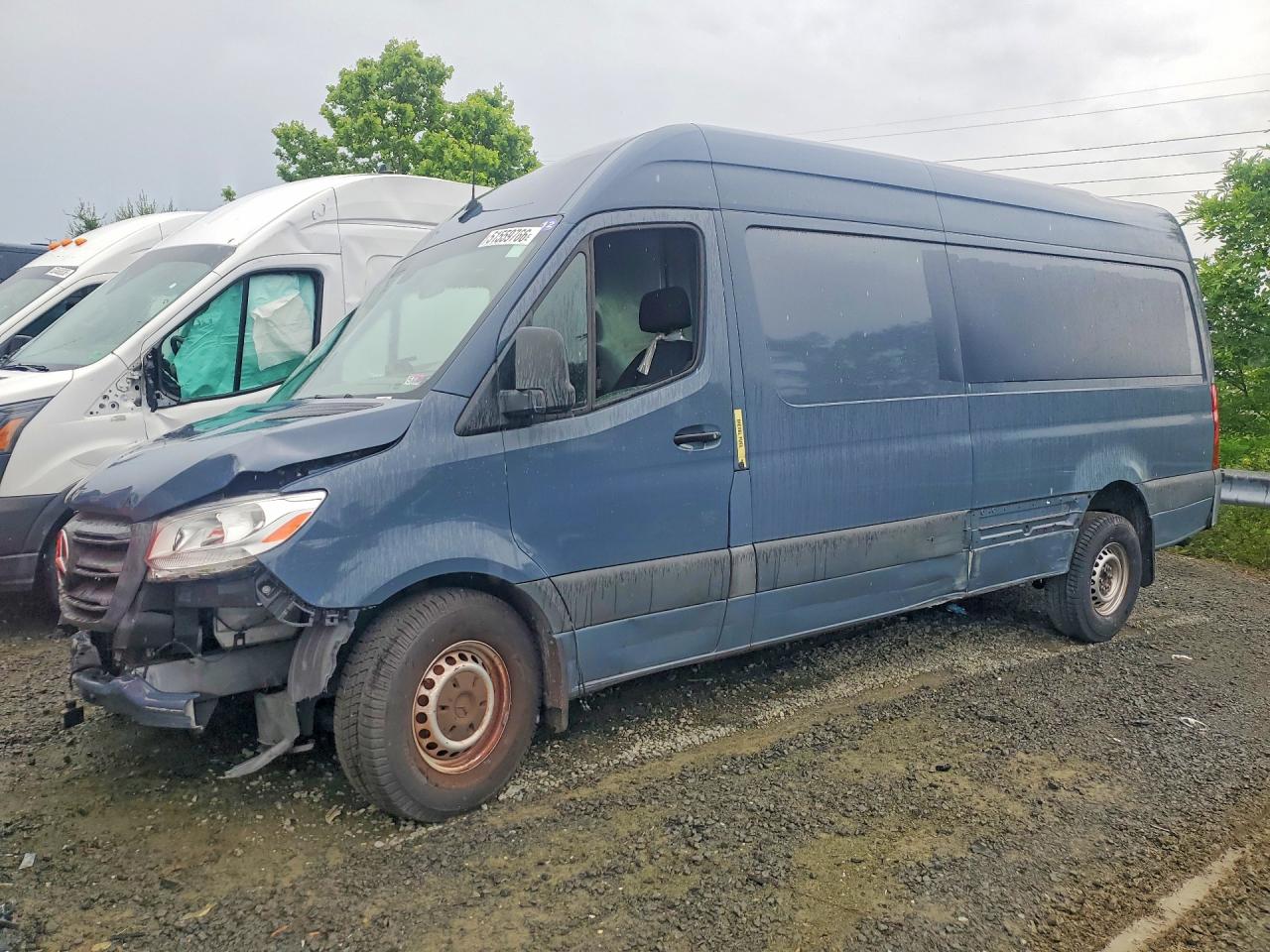 Salvage Mercedes-Benz Sprinter Image