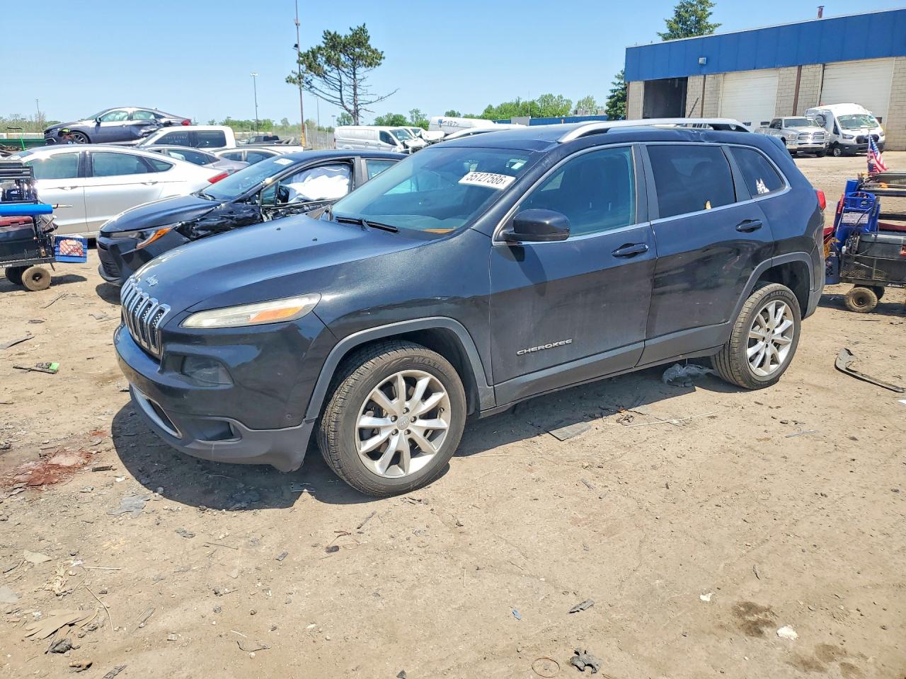 Salvage Jeep Cherokee Image