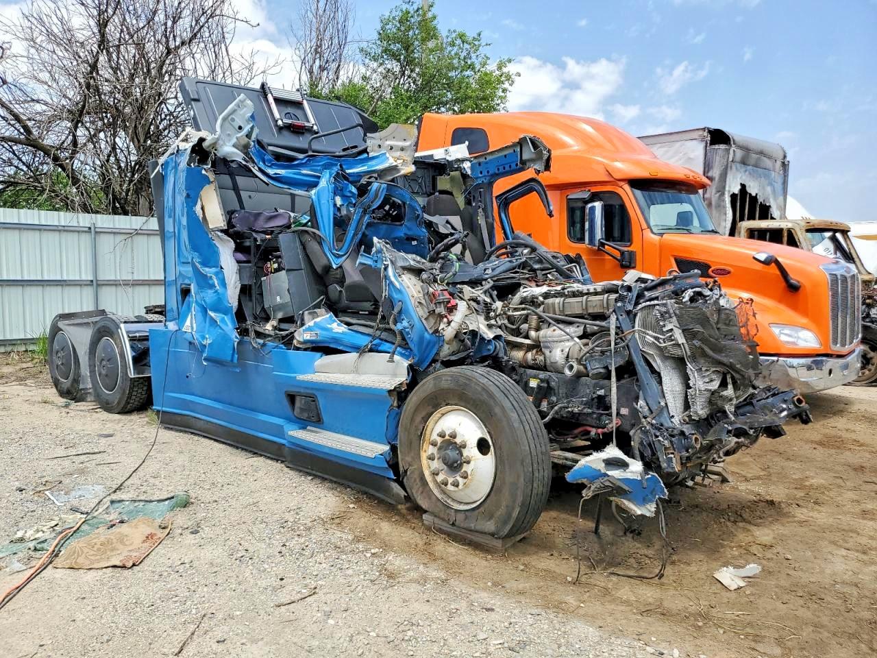 Salvage Freightliner Cascadia 126 Image