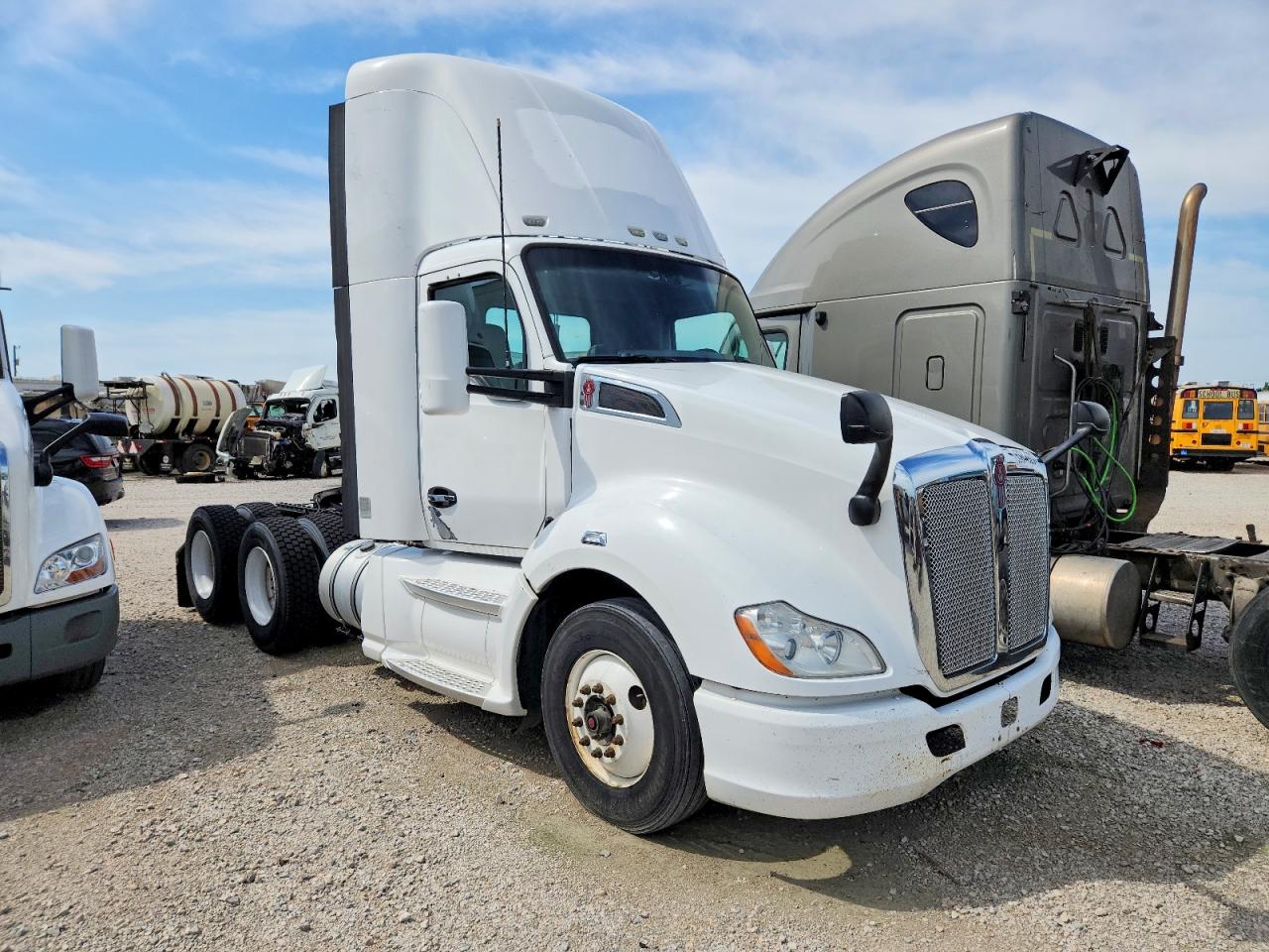 Salvage Kenworth T680 Image