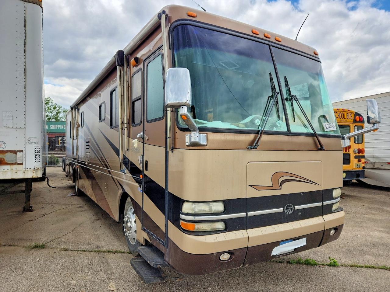 Salvage Monoco Roadmaster Image