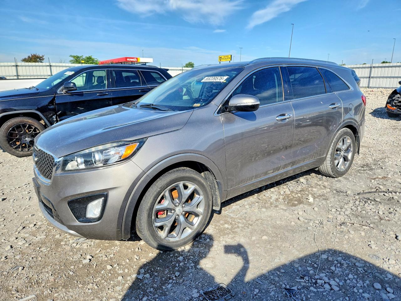 Salvage Kia Sorento Image