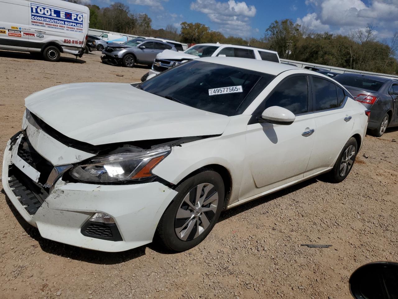 Salvage Nissan Altima Image
