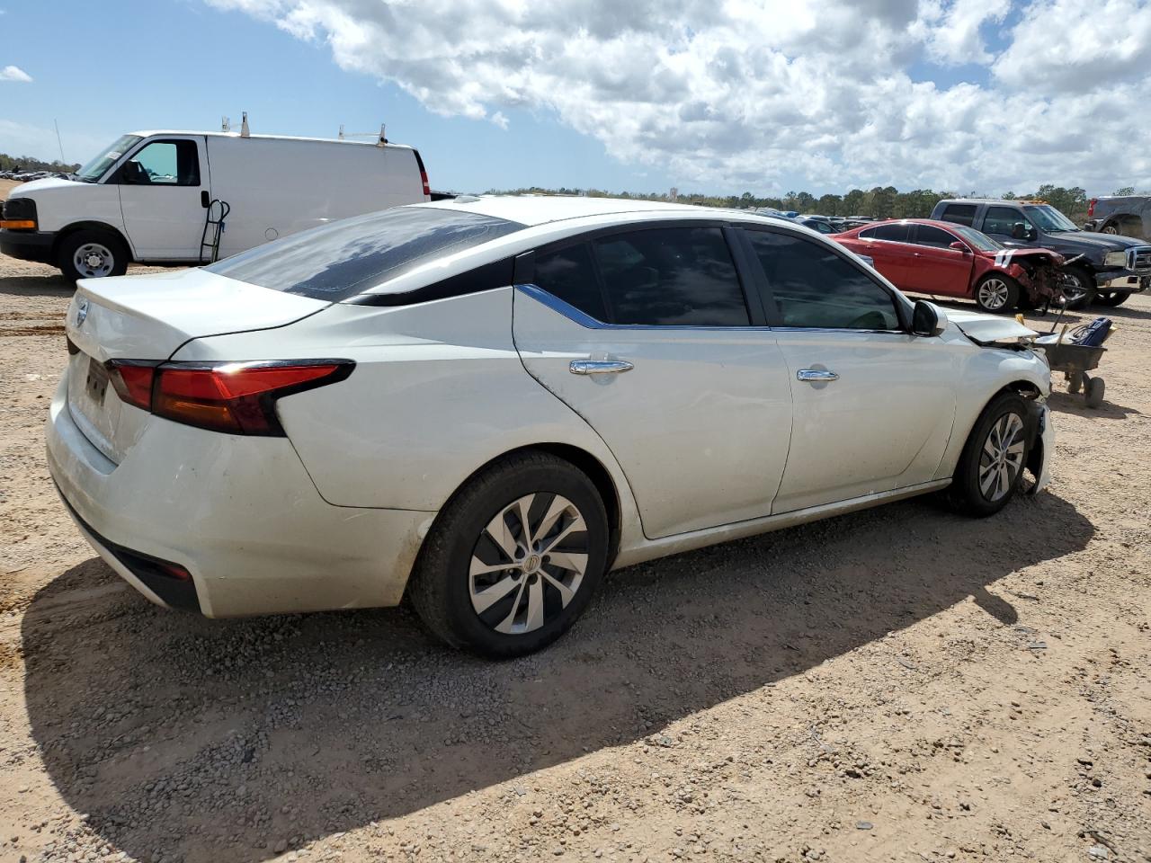 Nissan Altima S