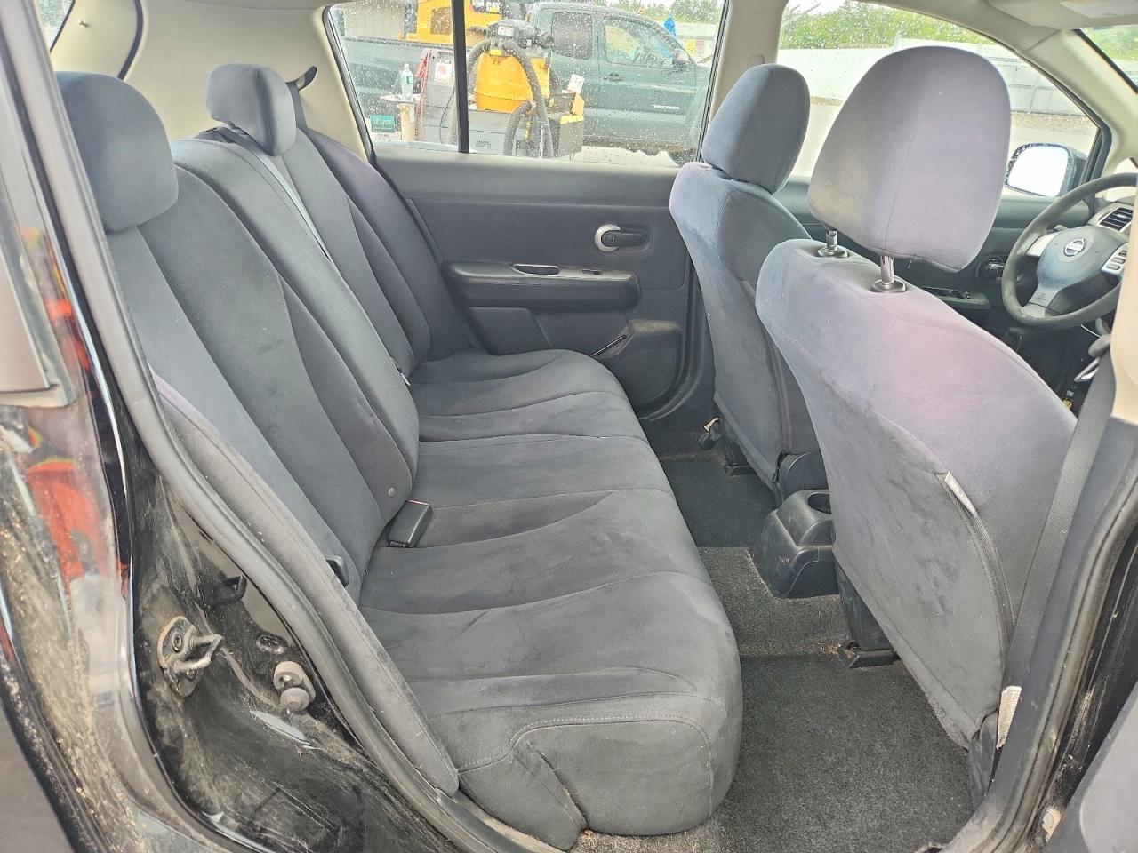 Nissan Versa 1.8 S