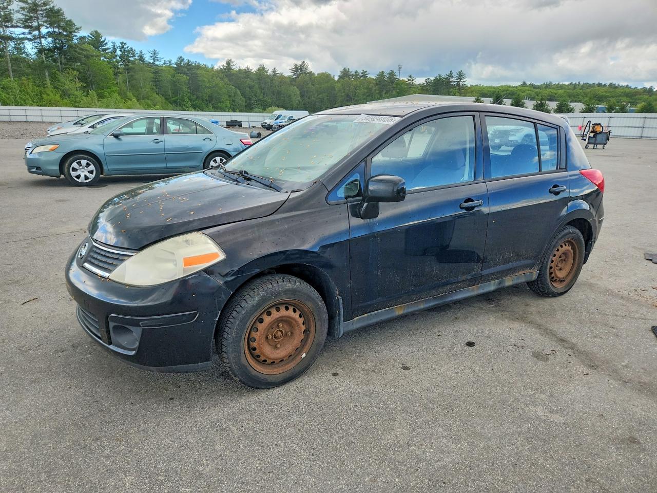 Salvage Nissan Versa Image