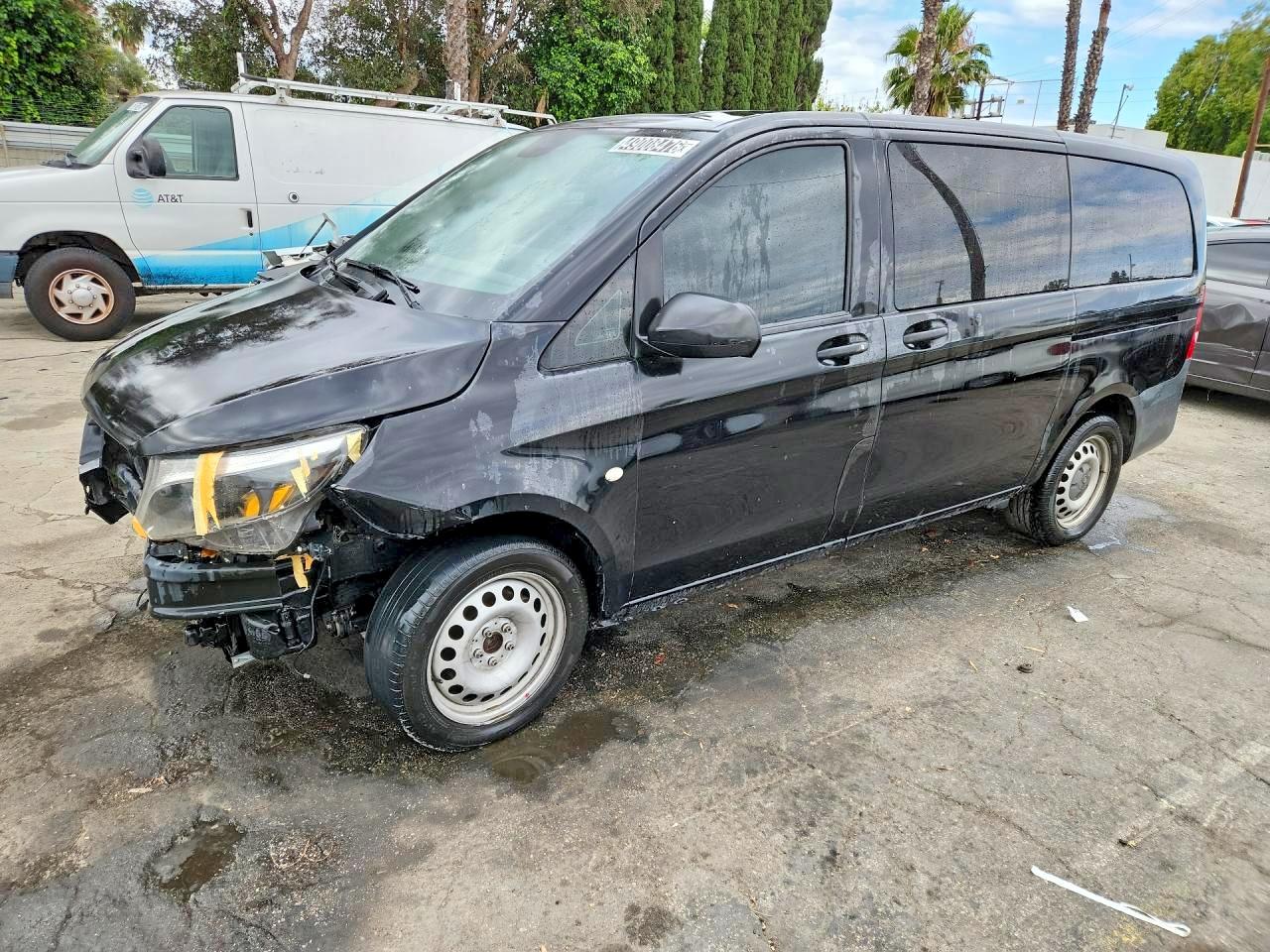 Salvage Mercedes-Benz Metris Image