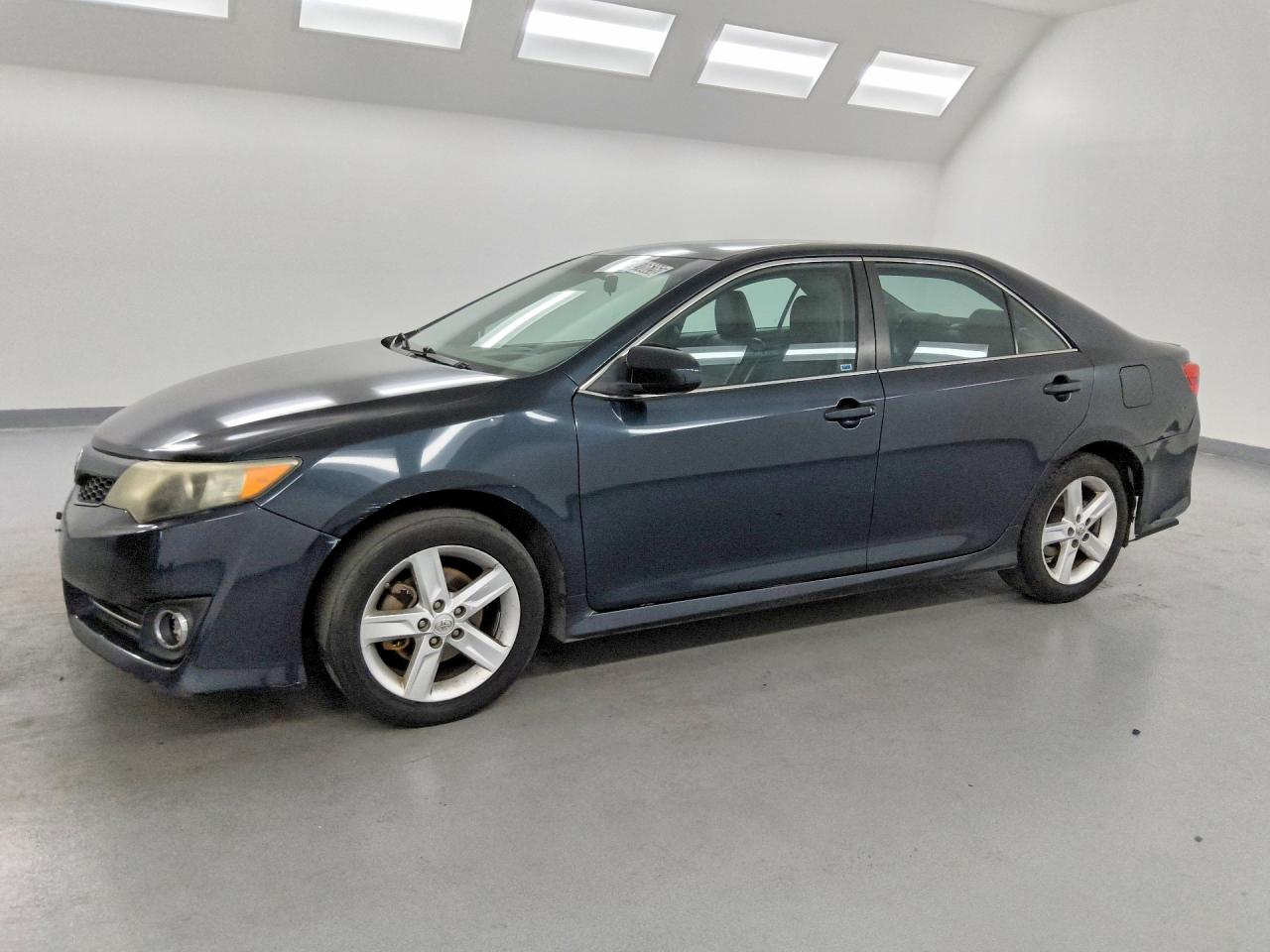 Salvage Toyota Camry Image