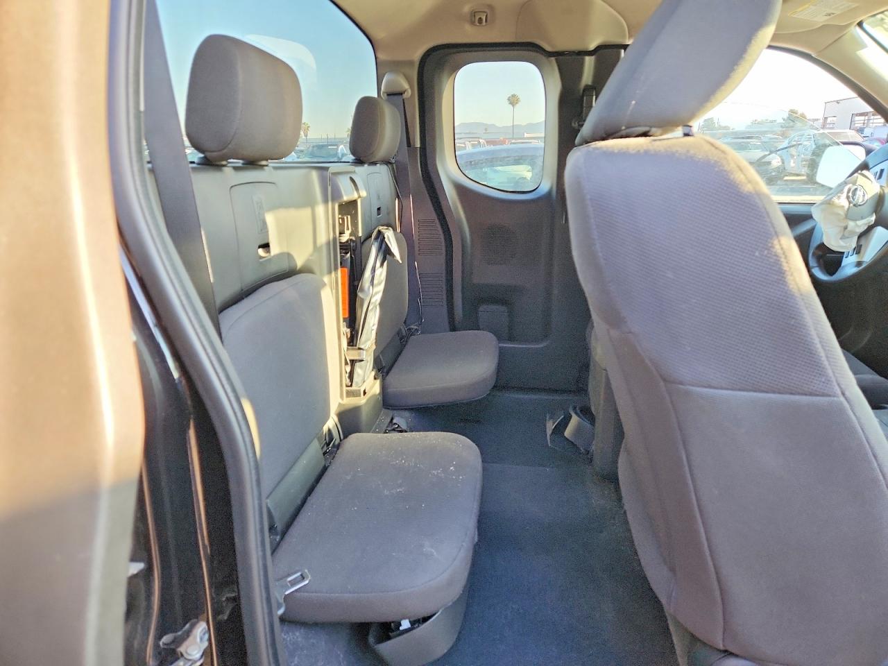 Nissan Frontier S
