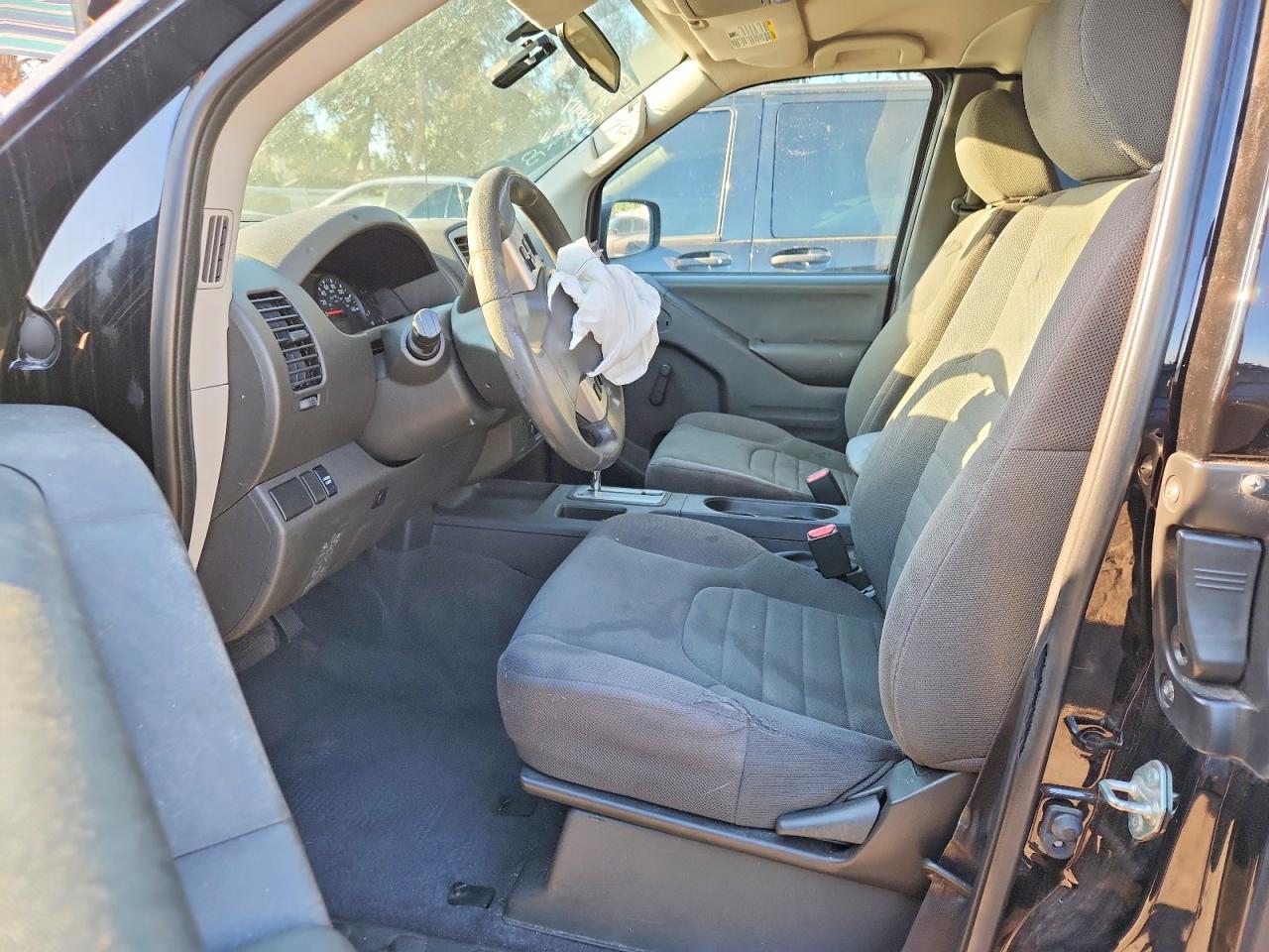 Nissan Frontier S