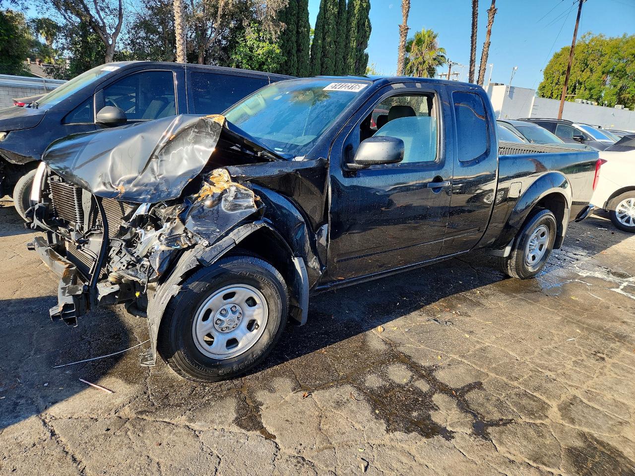 Salvage Nissan Frontier Image