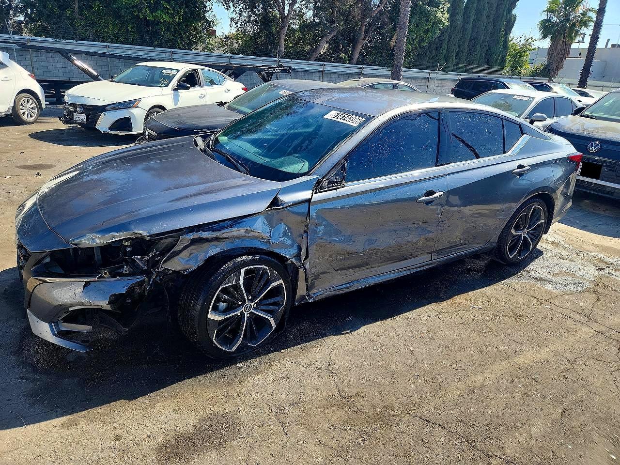 Salvage Nissan Altima Image