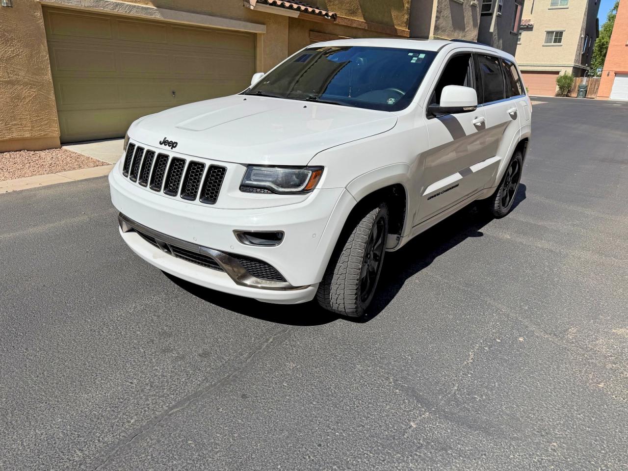 Salvage Jeep Grand Cherokee Image
