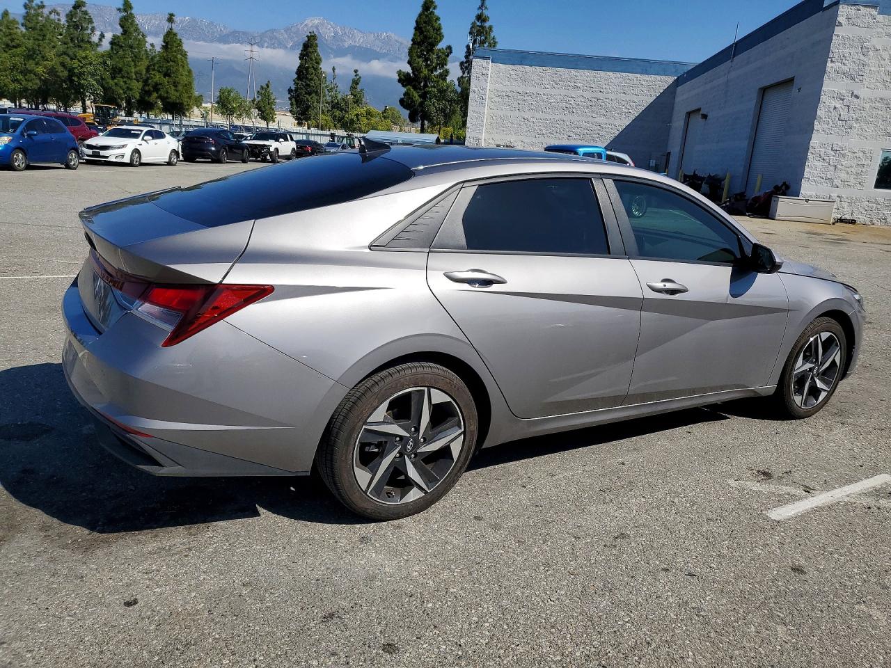 Hyundai ELANTRA Sel