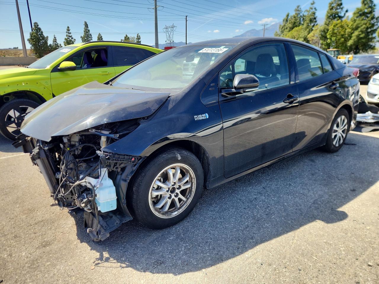 Salvage Toyota Prius Image