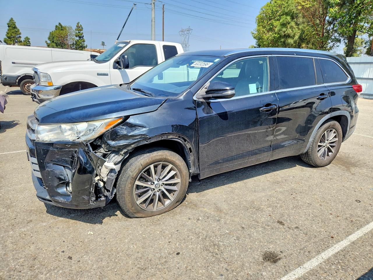 Salvage Toyota Highlander Image