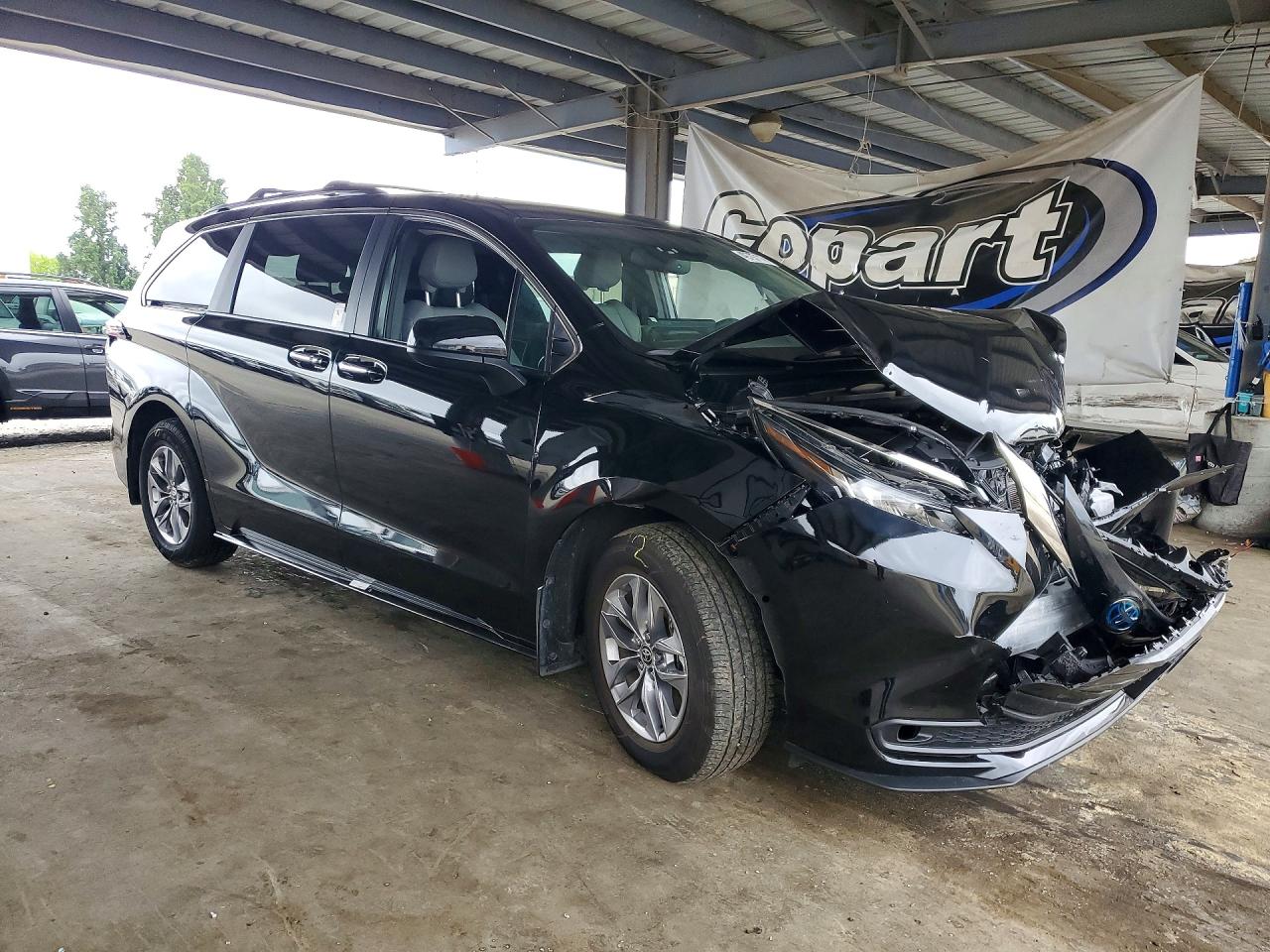 Toyota Sienna Xle 8-passenger