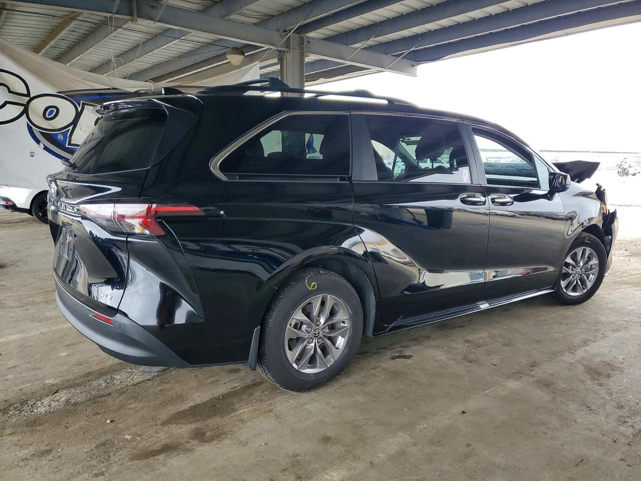 Toyota Sienna Xle 8-passenger