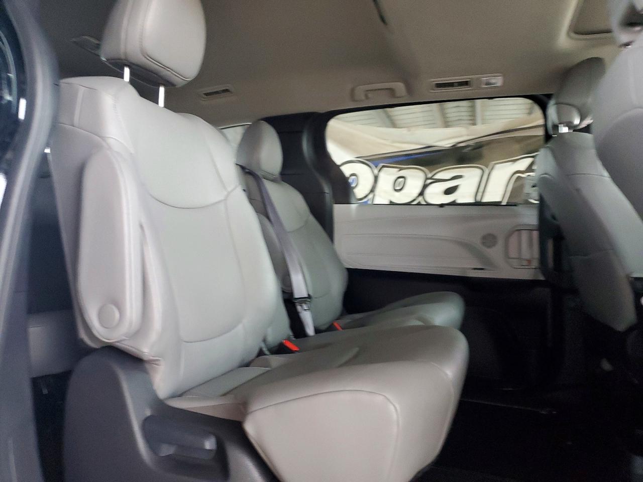 Toyota Sienna Xle 8-passenger