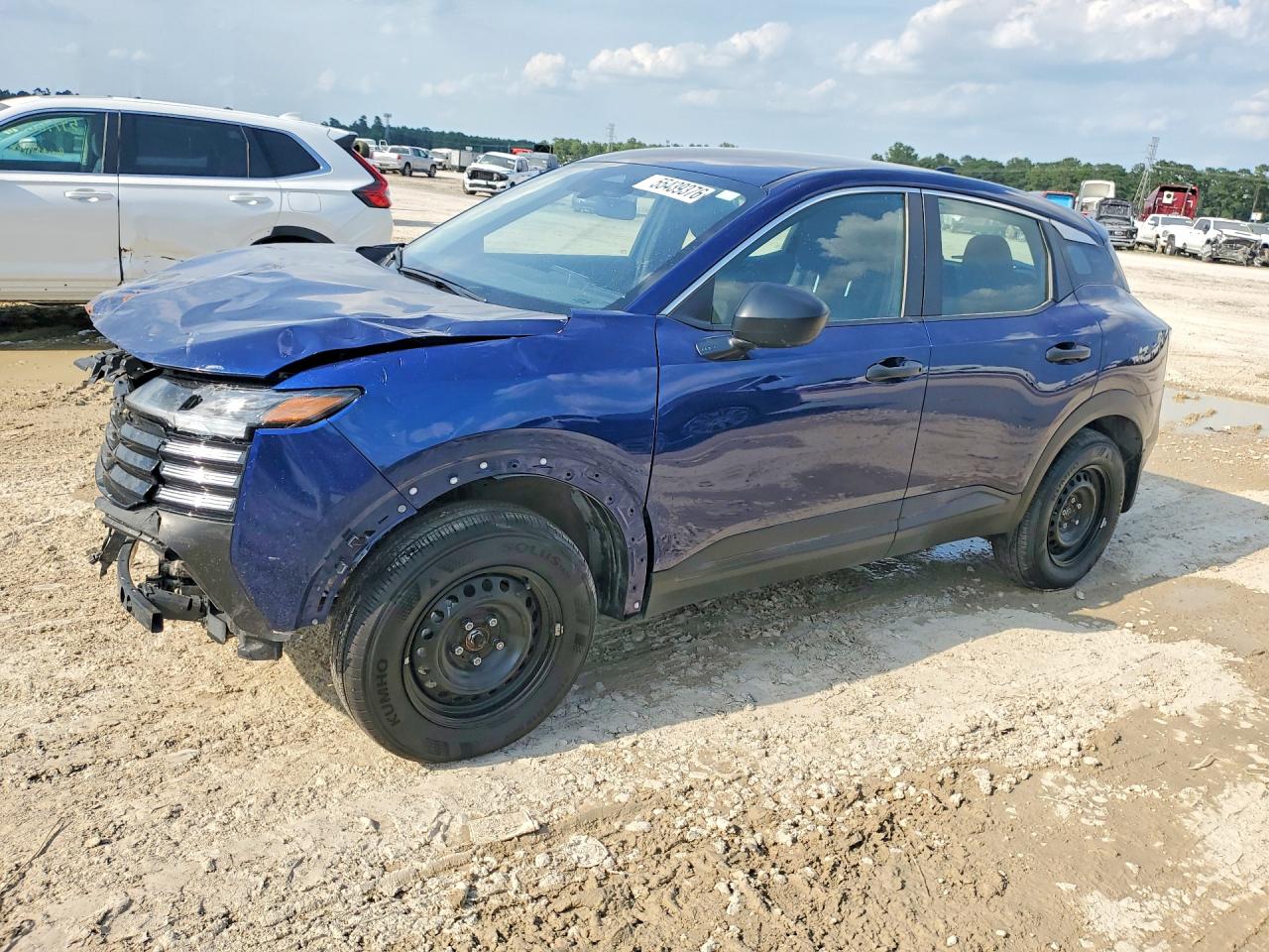 Salvage Nissan Kicks Image